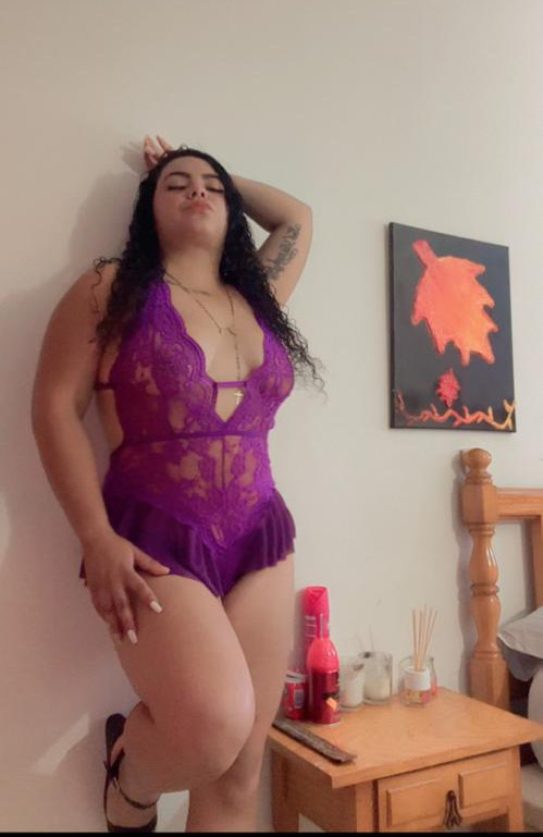 TU CHICA ACOMPAÑANTE NUEVA EN LA ISLA