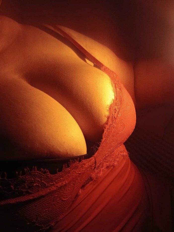 LAYLA DE ORIGEN ÁRABE DULCE MADURITA EN TU CIUDAD