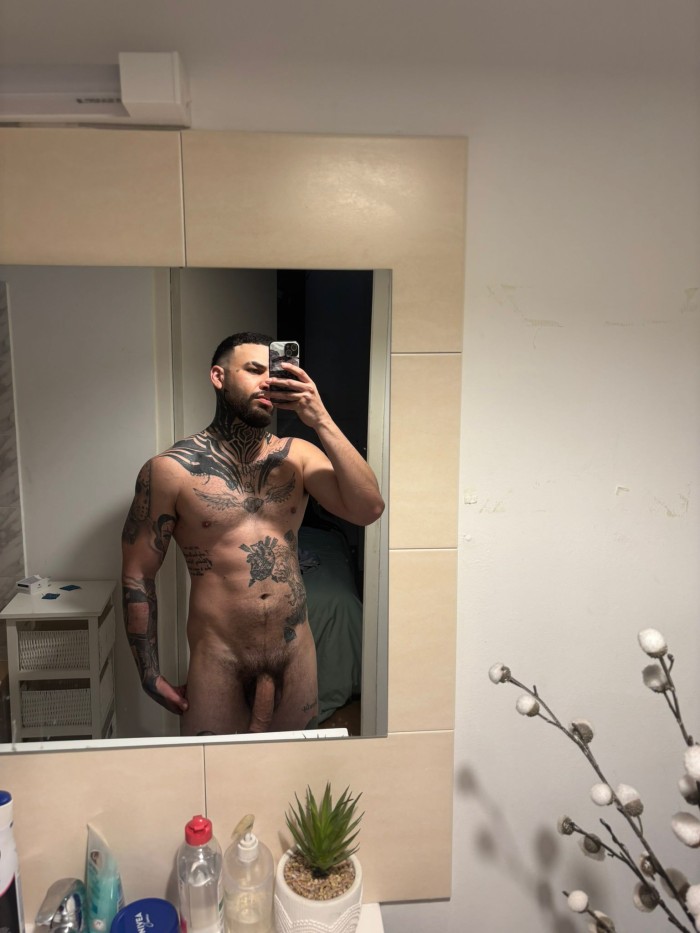 HOMBRE  SENSUAL COMPLACIENTE EN  CALLE LEIVA 16