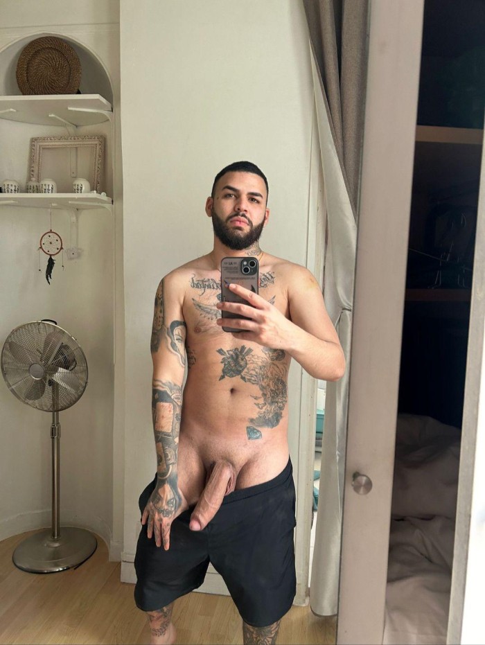 HOMBRE  SENSUAL COMPLACIENTE EN  CALLE LEIVA 16