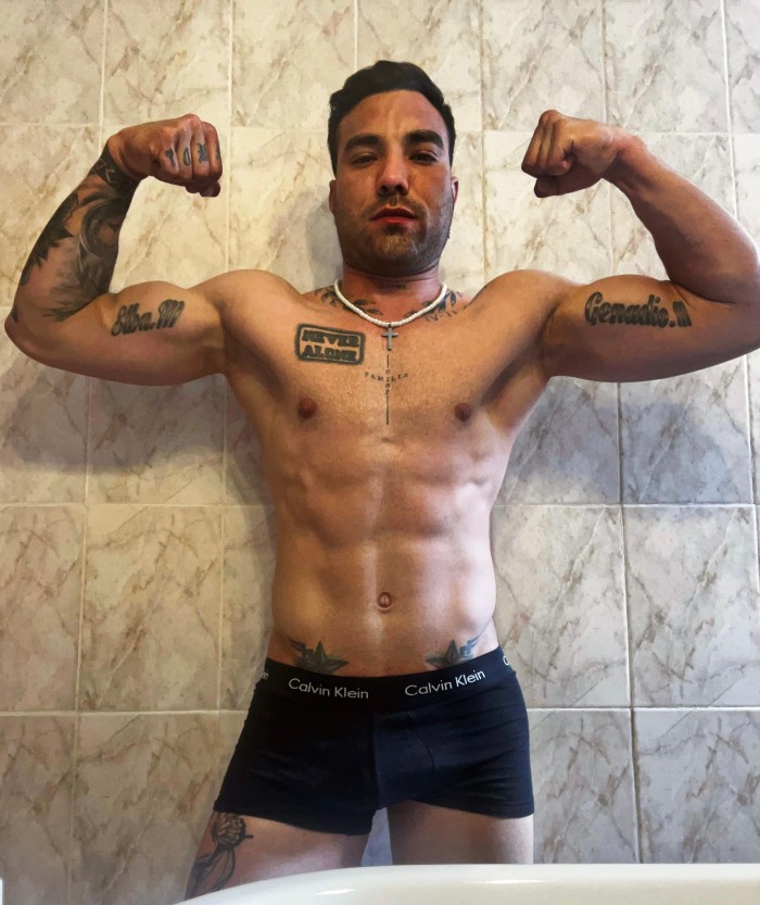 MACHO FIBROSO CON 20 CM DE POLLA VICIOSO Y GUARRO
