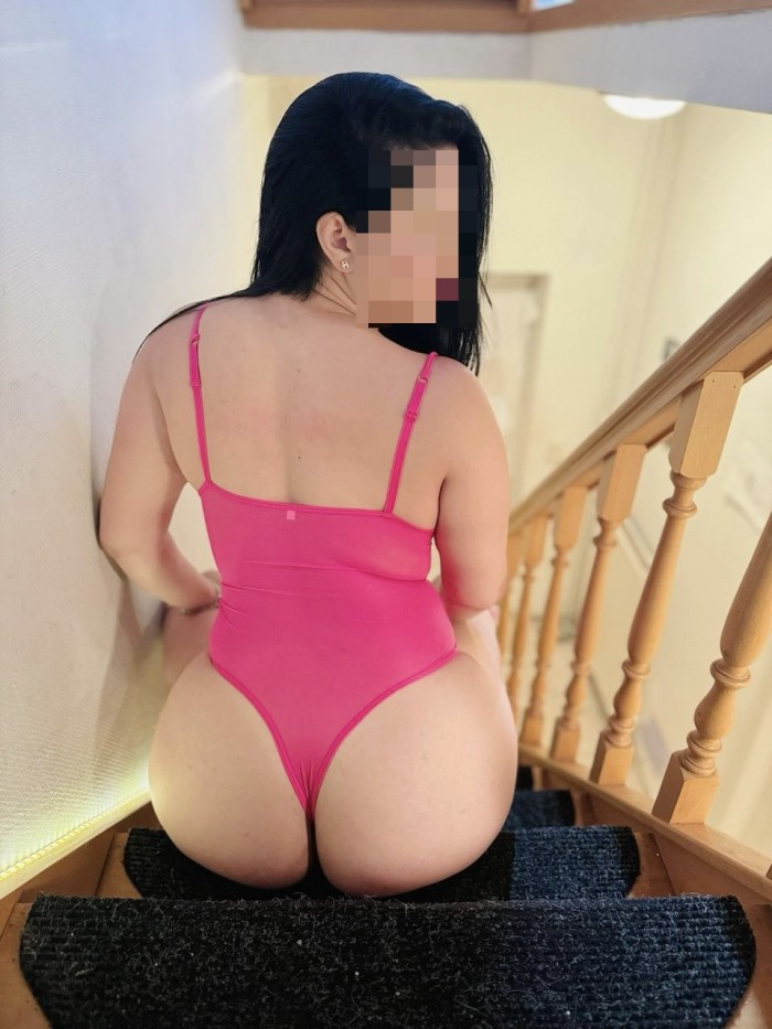 BÁRBARA, LATINA MUY COMPLACIENTE Y FOGOSA