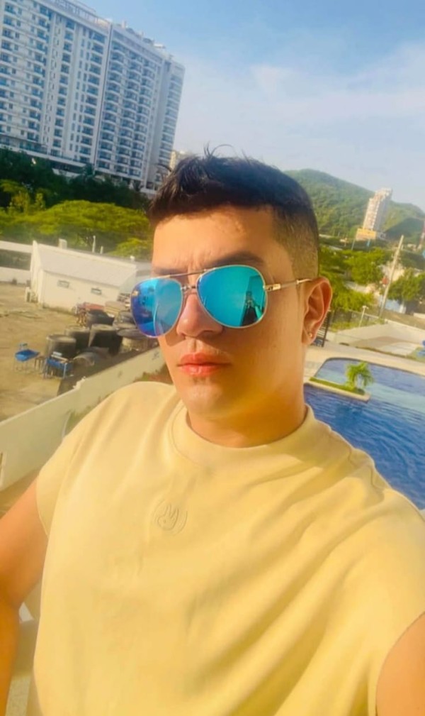 hola soy Camilo un chico ardiente mui cachondo