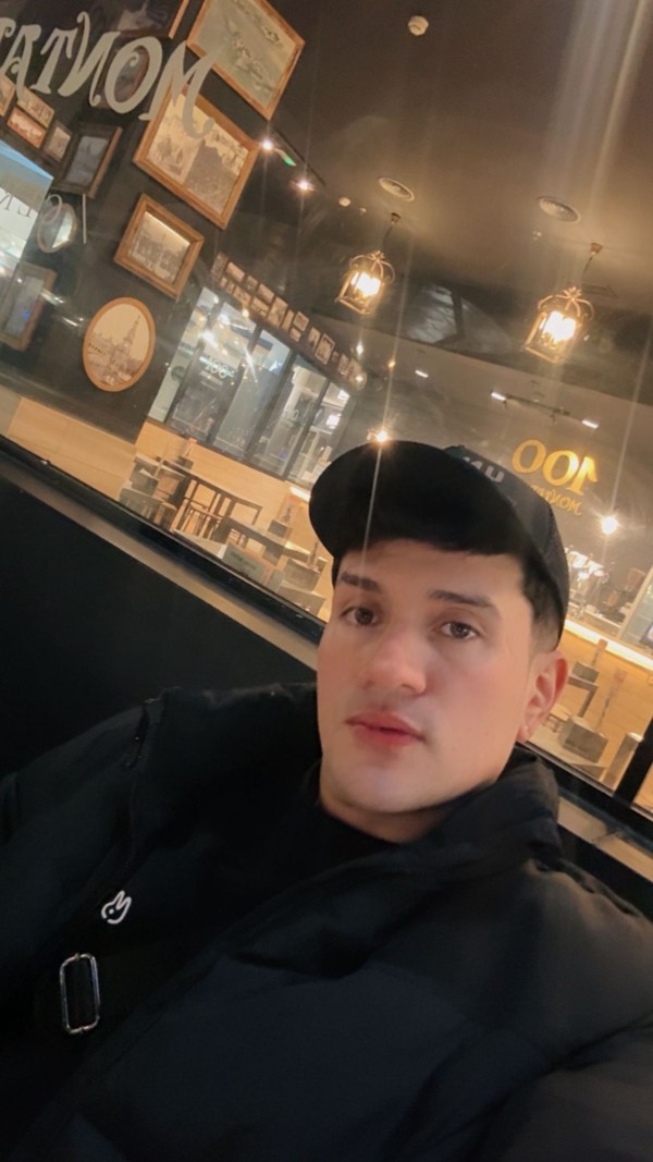 hola soy Camilo un chico ardiente mui cachondo