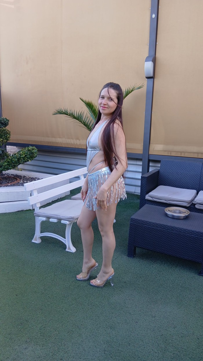 NICOL VENEZOLANA MUY IMPLICADA FOGOSA FIESTERA EN AMPURIA BRAVA