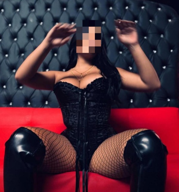 Tatiana culona, cariñosa y muy fiestera.