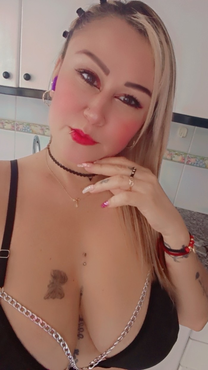 MUJER CON TODA LA EXPERIENCIA AMABLE CARIÑOSA
