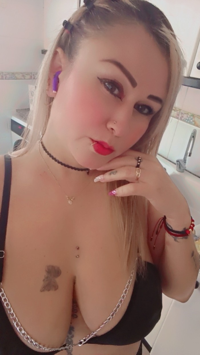MUJER CON TODA LA EXPERIENCIA AMABLE CARIÑOSA