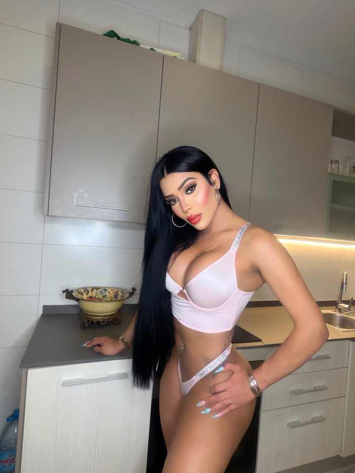 Chica trans morenaza en Torremolinos dotada
