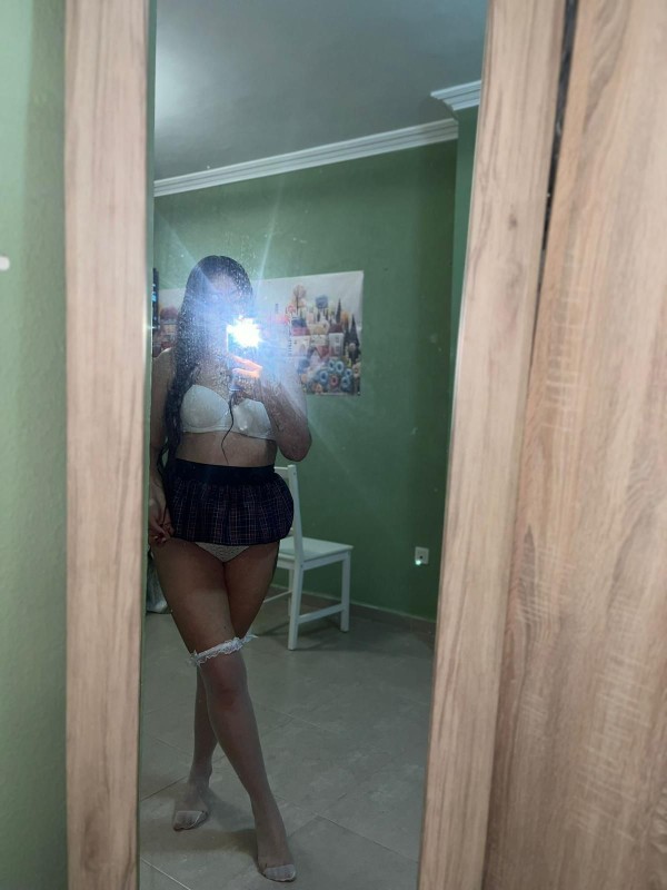 EN DOS HERMANAS MUY ARDIENTE Y SENSUAL ESPERANDOTE