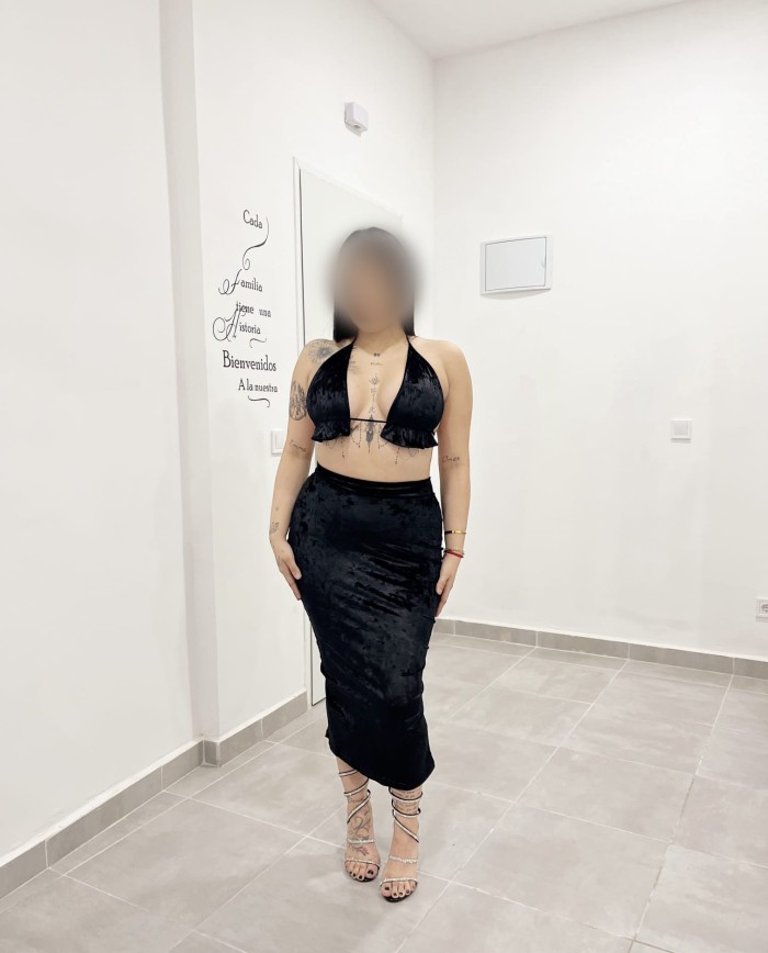 Morena Exuberante Cariñosa e Implicada