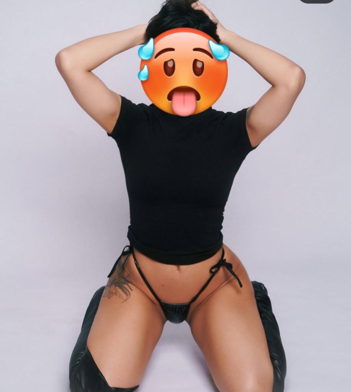 DIOSA DEL PLACER COMPLACIENTE A TOPE EN VECINDARIO