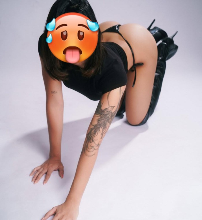 DIOSA DEL PLACER COMPLACIENTE A TOPE EN VECINDARIO