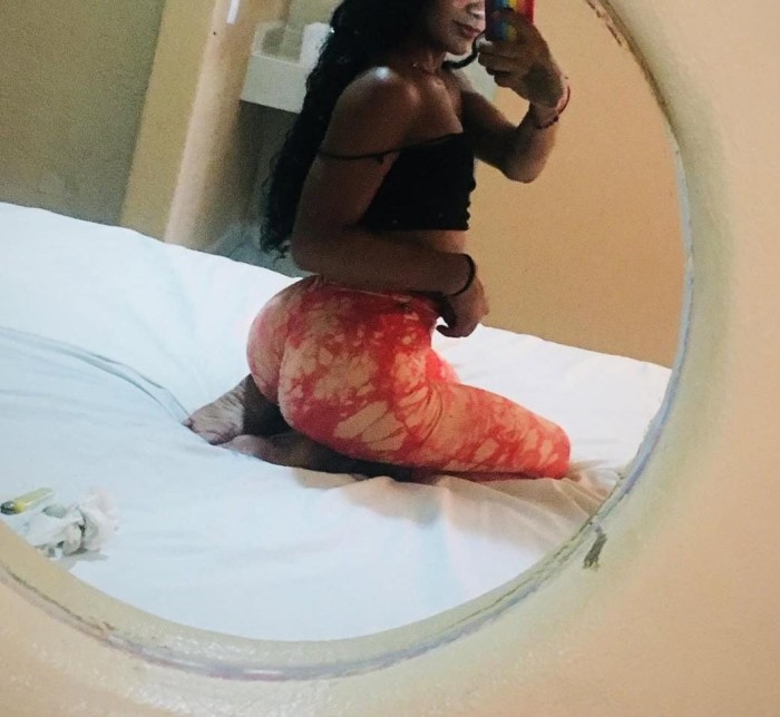 NOVEDAD….CHICA TRANS VERSATIL CACHONDA COMPLACIENTE
