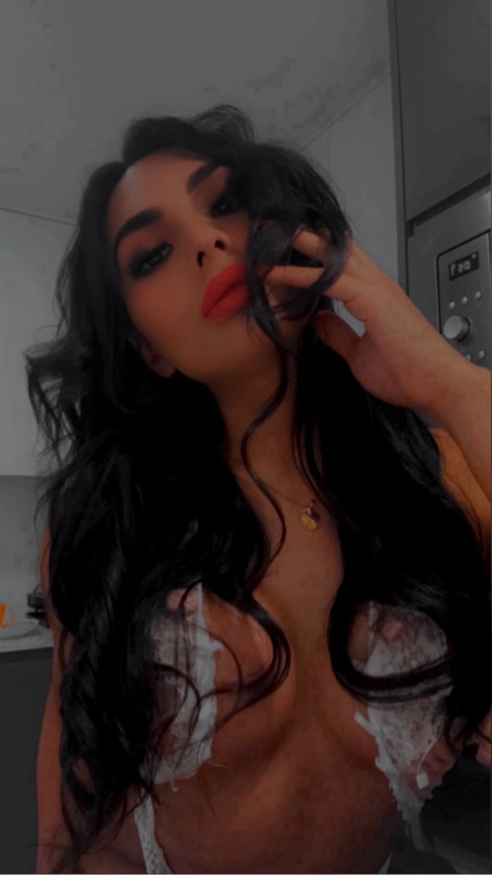 JUGUETONA Y SEDUCTORA