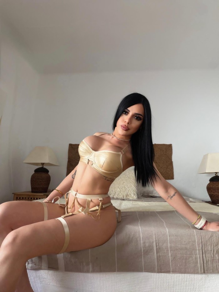 Vanesa BELLEZA COLOMBIANA CON GRAN SORPRESA