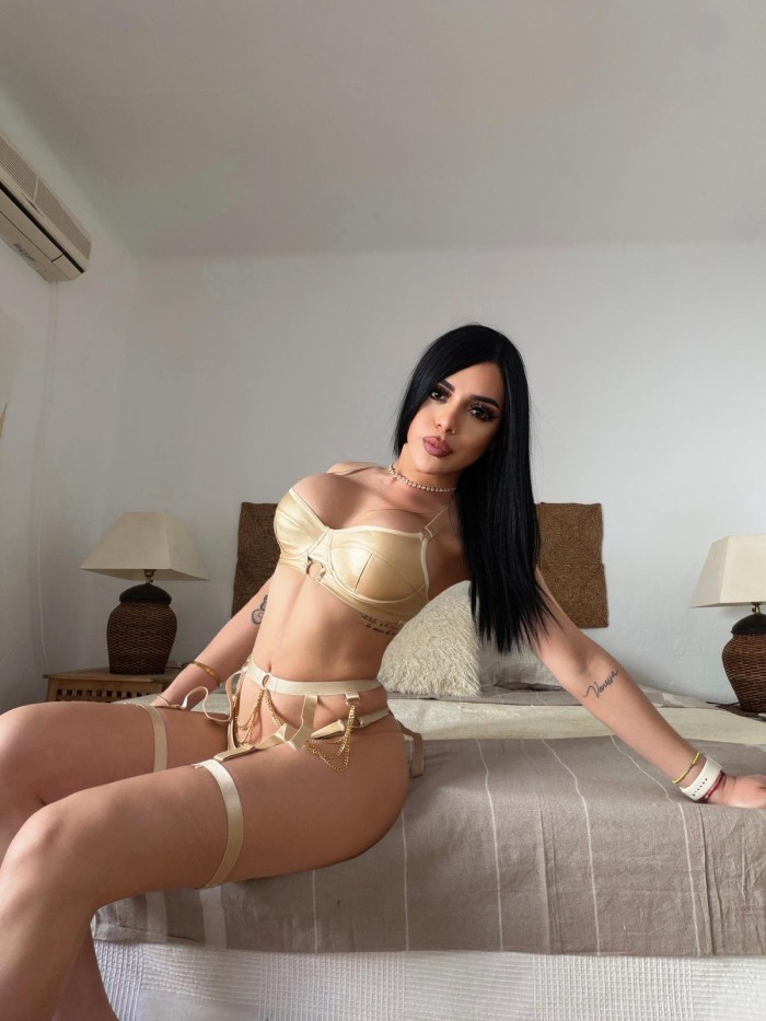 Vanesa BELLEZA COLOMBIANA CON GRAN SORPRESA