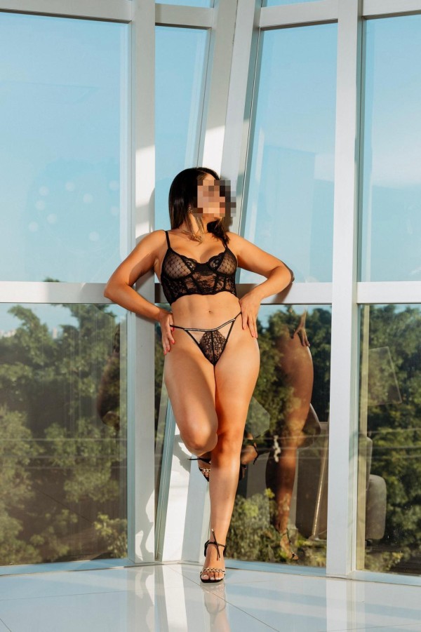 692300318 Melodi REINA ARDIENTE Y SENSUAL EN LOS PRADOS