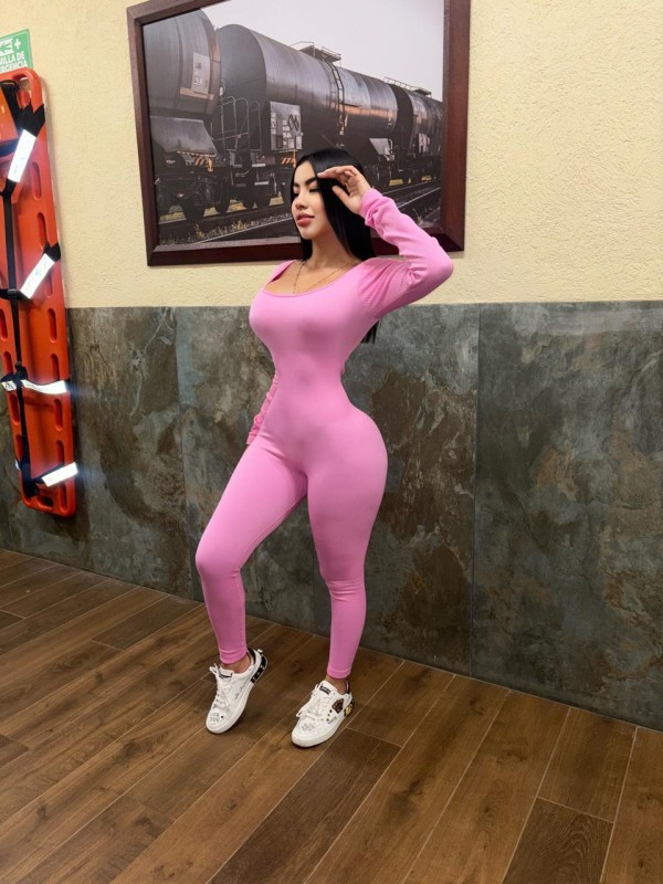 CHICA FIESTERA Y MUY ATREVIDA
