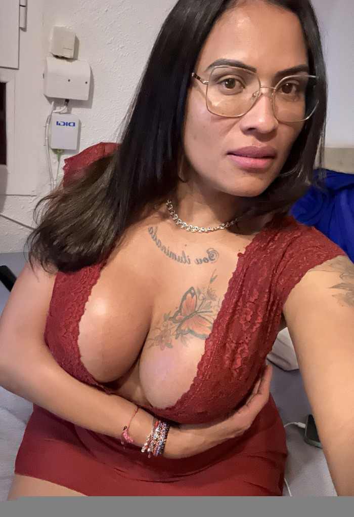 Alexia manciny fiestera cañera ativa y pasiva