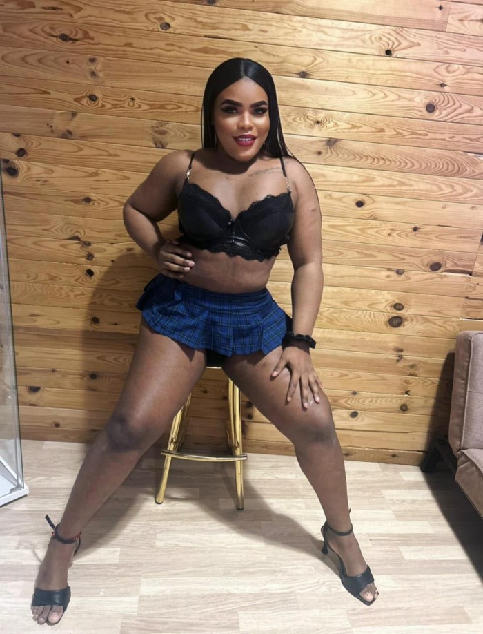 EN FIGUERES CHICA TRANS SIN LIMITES DISPUESTA