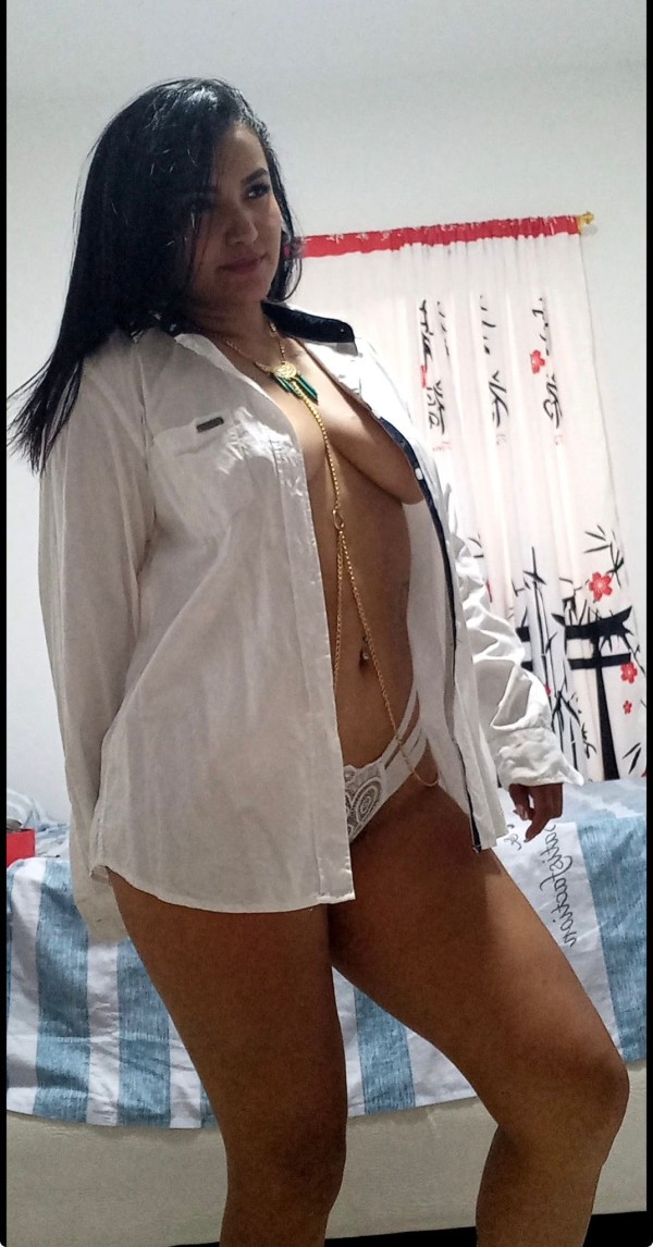una sensual y hermosa latina