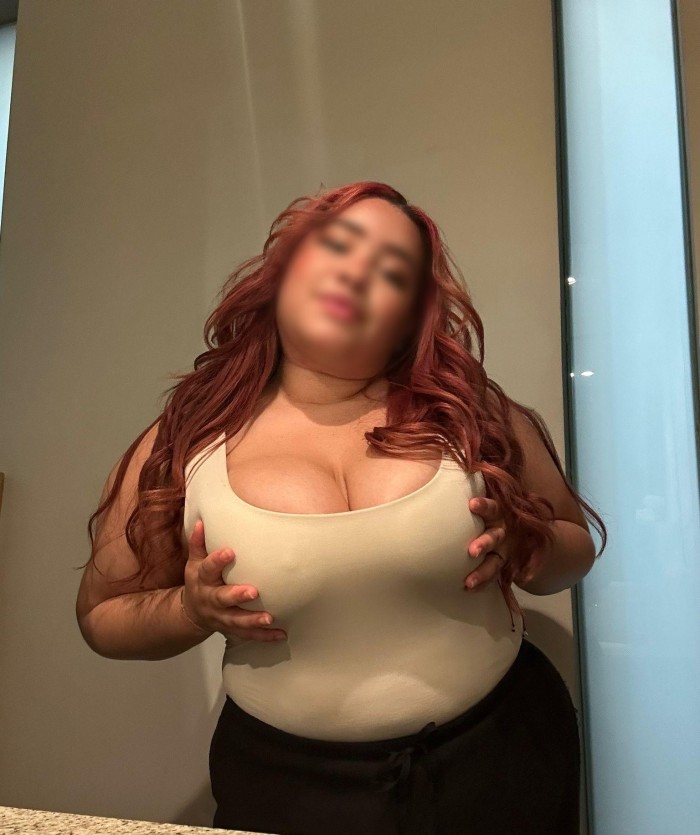 Curvi sexy y cachonda