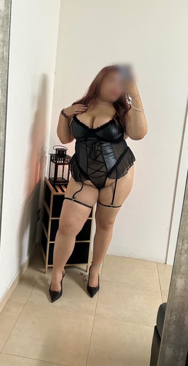 Curvi sexy y cachonda