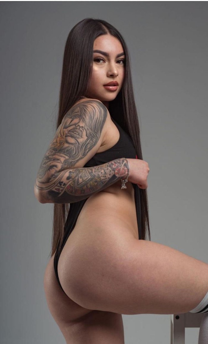 DULCE, CHICA COLOMBIANA PRECIOSA MUY COMPLETA