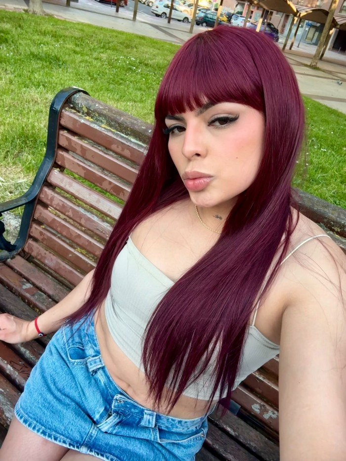 Trans colombiana juguetona en la cama