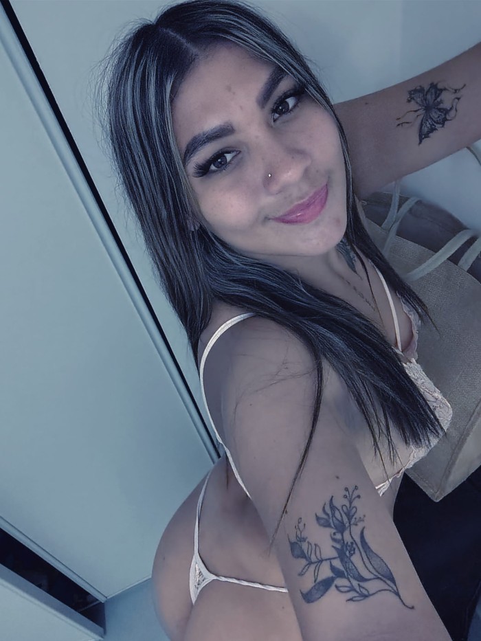 QUIERO COMERME UNA POLLA CON MUCHA LECHITA