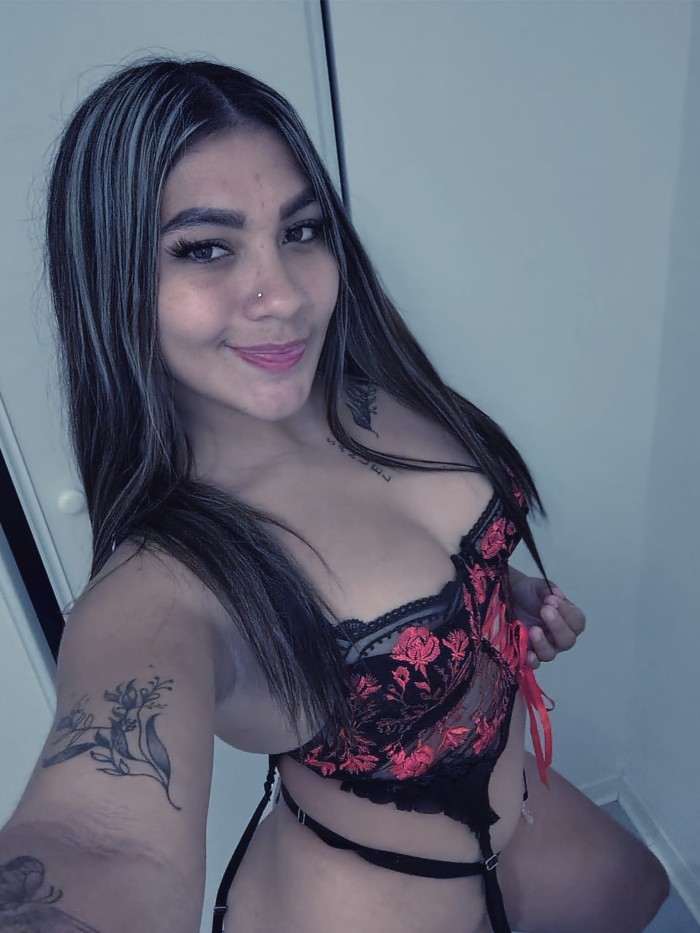 QUIERO COMERME UNA POLLA CON MUCHA LECHITA