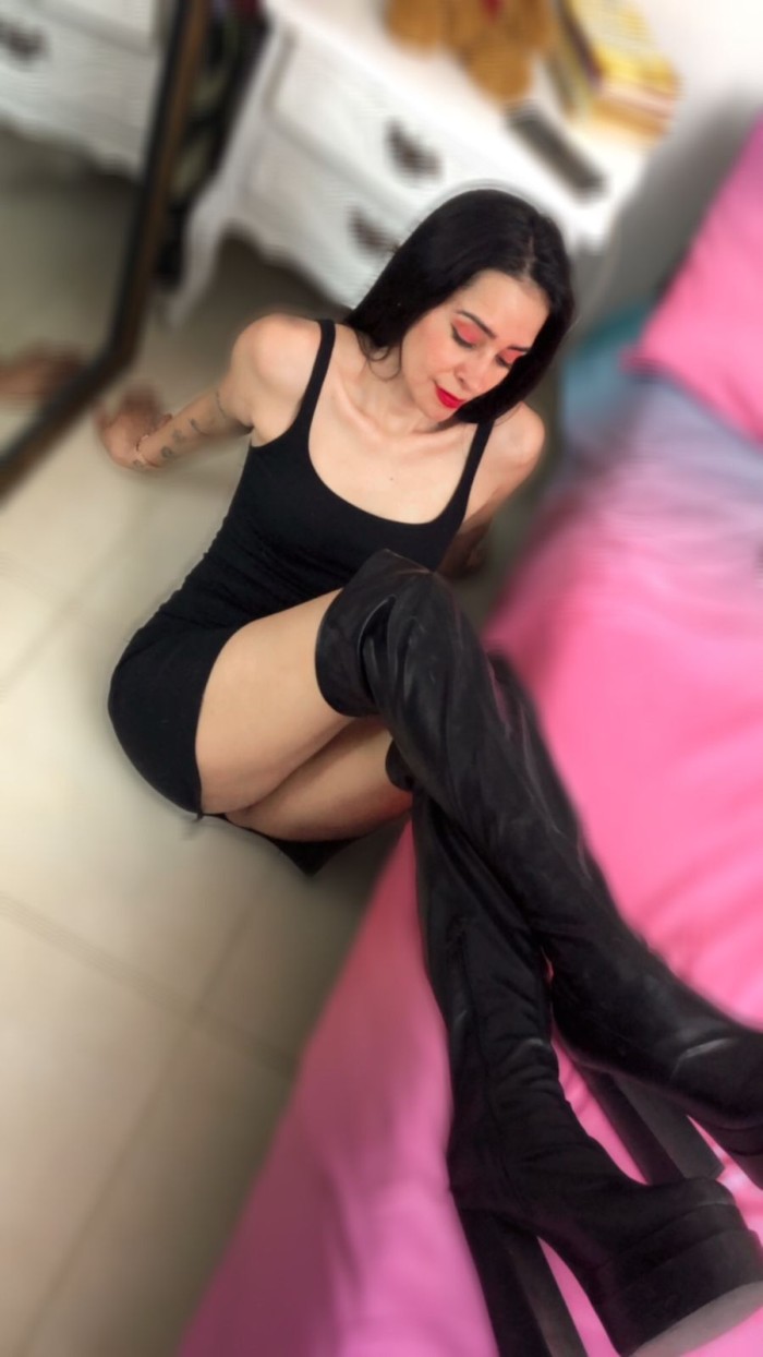 DELGADITA ENTREGADA SEXY COMPLACIENTE EN PUERTO SA