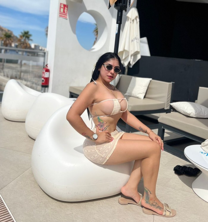 INTERNATIONAL GLAMOUR