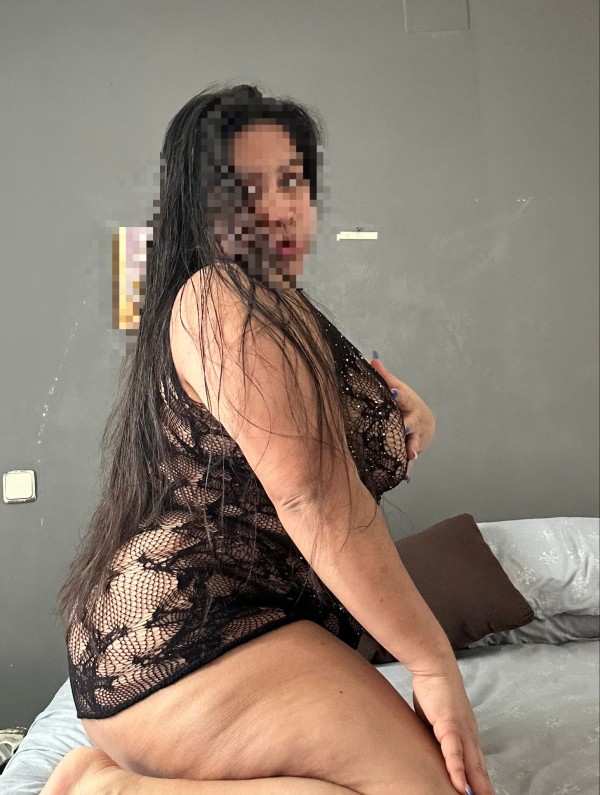 COLOMBIANA IMPLICADA MULTIORGÁSMICA SQUIRTING