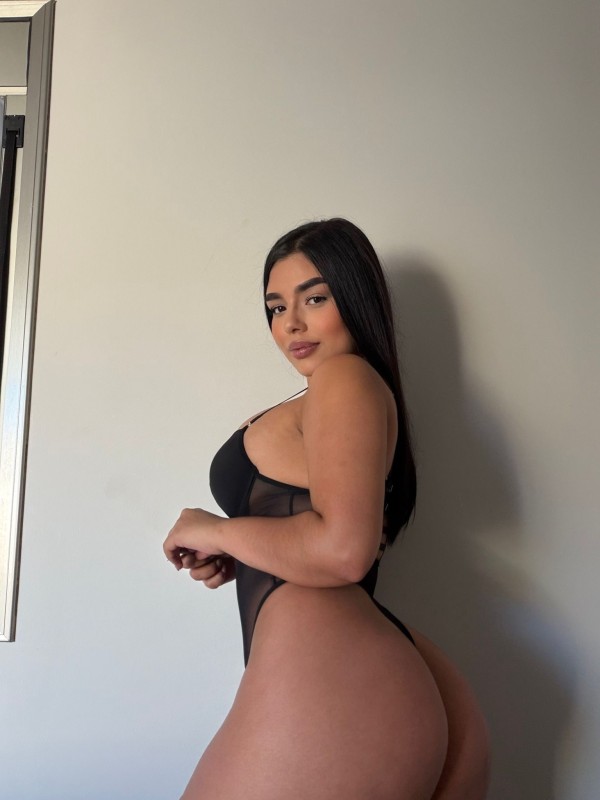SOFÍA RECIÉN LLEGADA FIESTERA