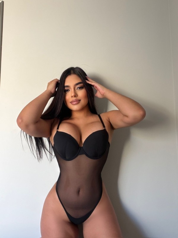 SOFÍA RECIÉN LLEGADA FIESTERA