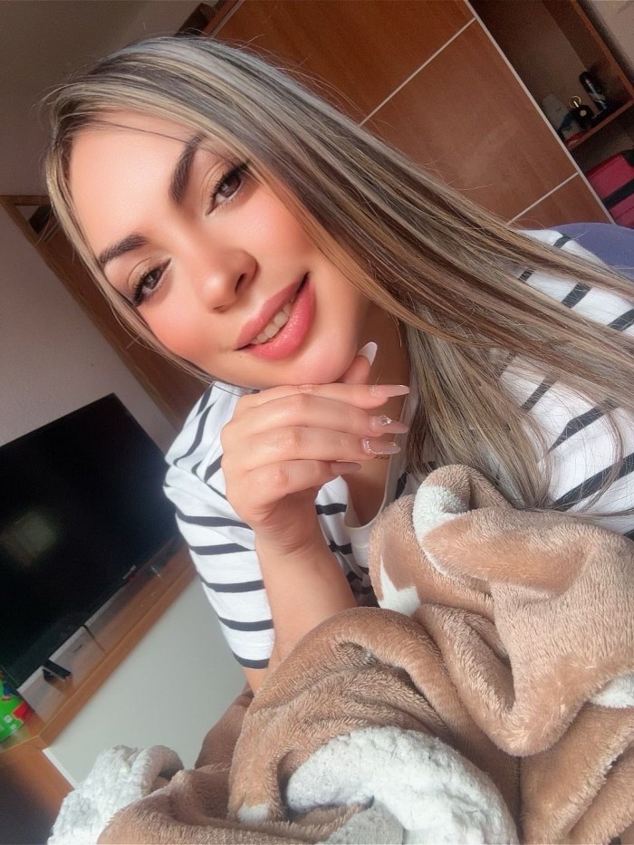 2 AMIGAS EN TETUAN BEBE LLAMAME ESTAMOS DE FIESTA