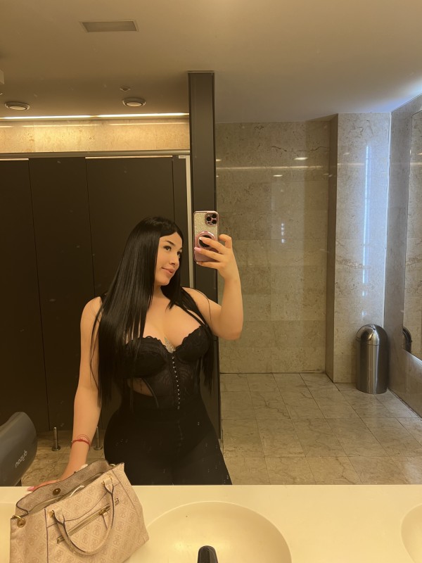 Sexy culona guarra cachonda y fiestera