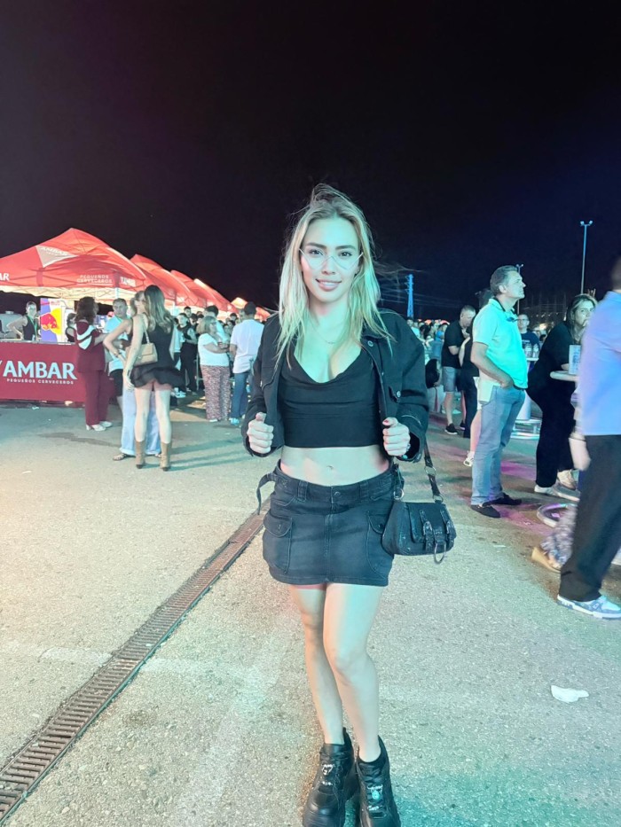 EN ZARAGOZA SEXO FIESTA A TOPE RUBIA DE FINAS CURV