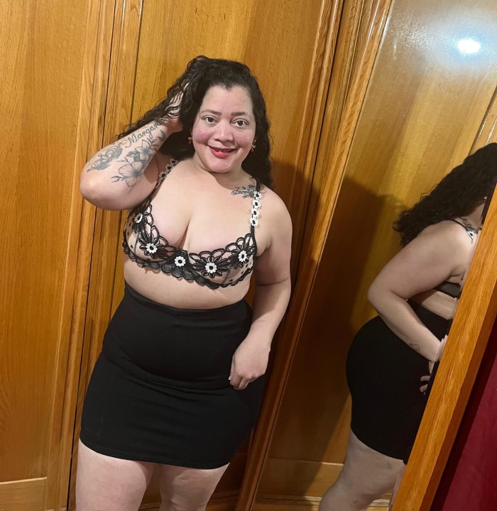 Colombiana exclusiva muy cariñosa en la cama