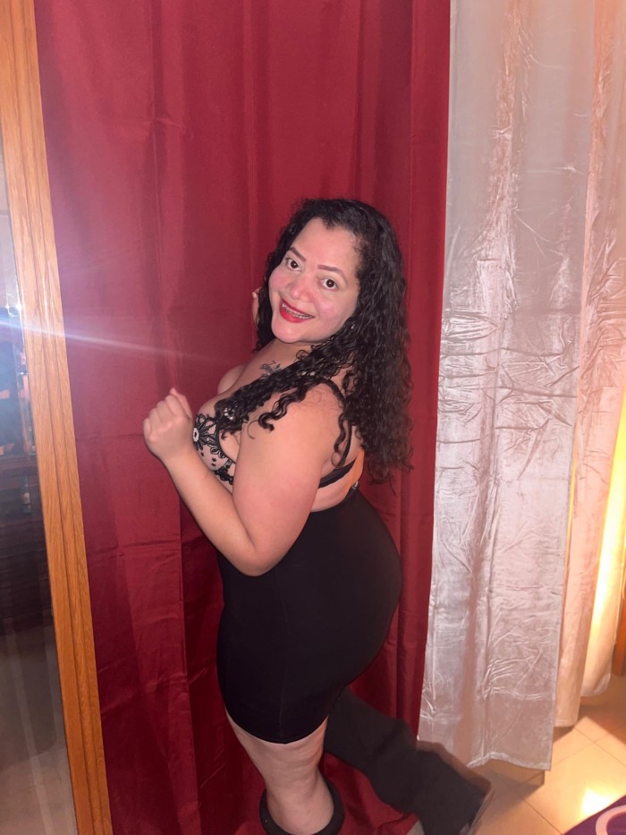 Colombiana exclusiva muy cariñosa en la cama