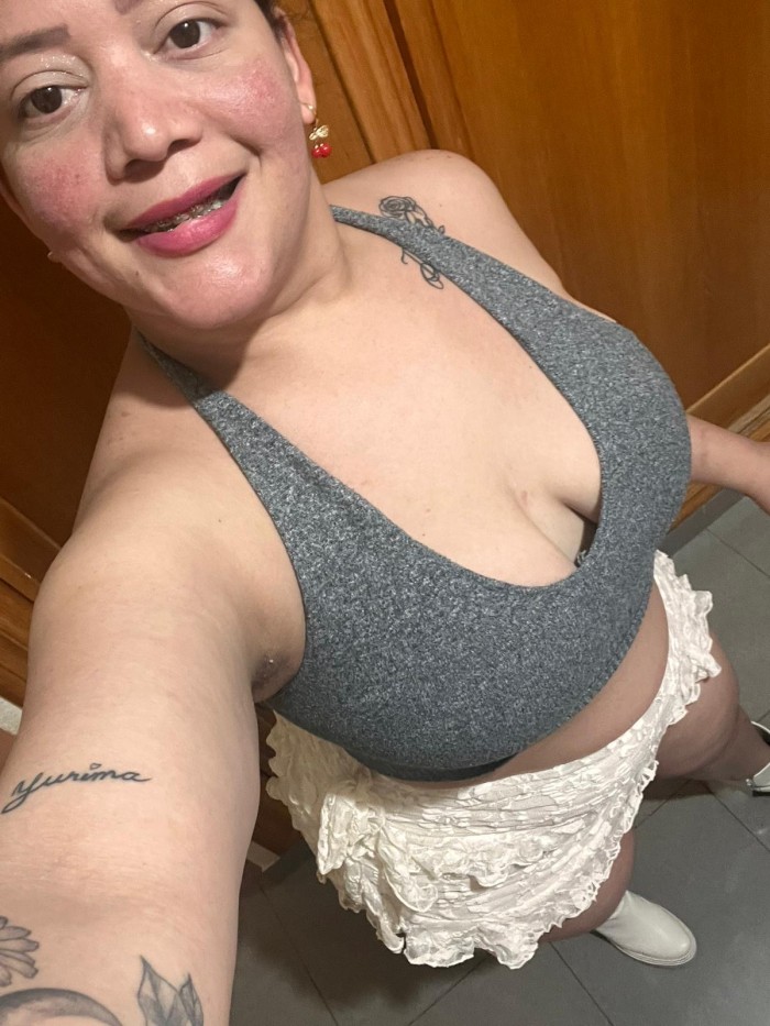 Colombiana exclusiva muy cariñosa en la cama