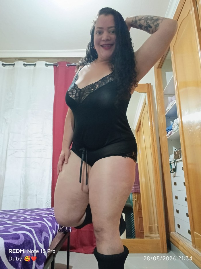 Colombiana exclusiva muy cariñosa en la cama