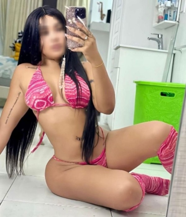 Tatiana culona, cariñosa y muy fiestera.