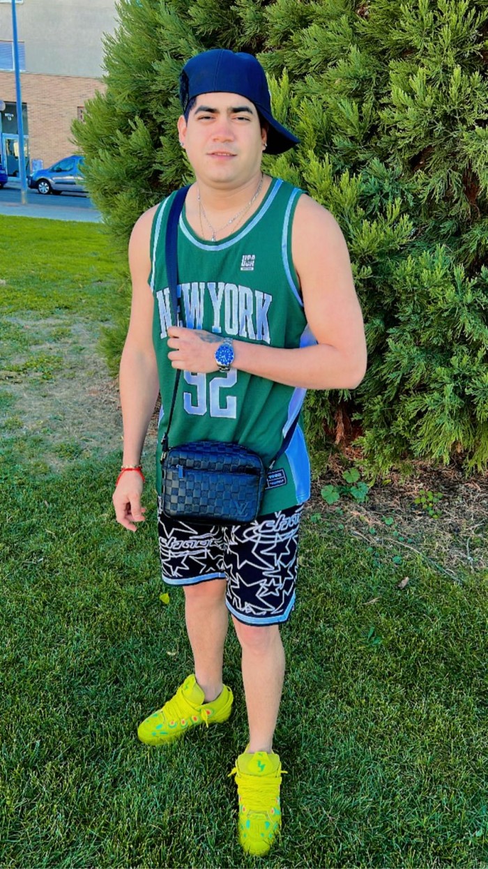 Macho activo recién llegado a Madrid ago salidas
