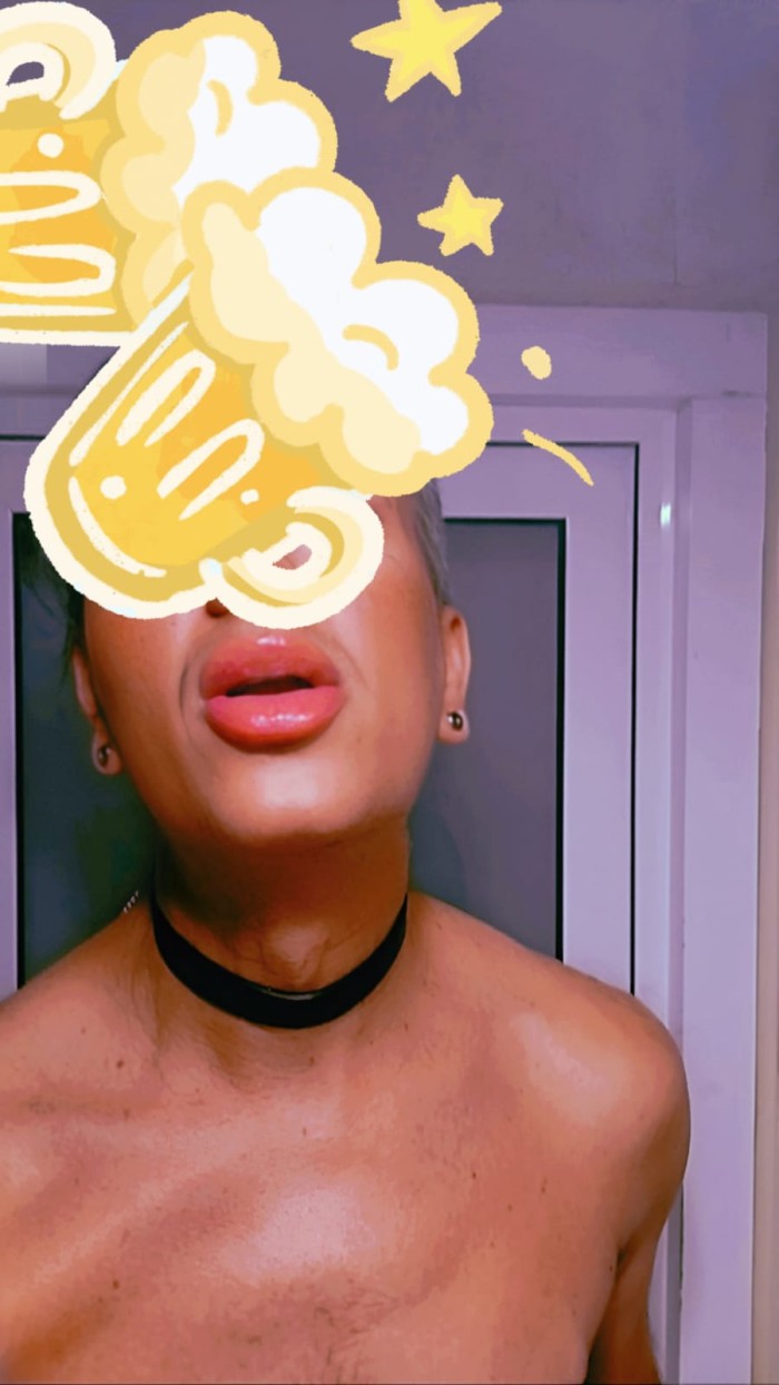 AMA ESPAÑOLA PAMELA LA REYNA DEL VICIO Y DILDOS