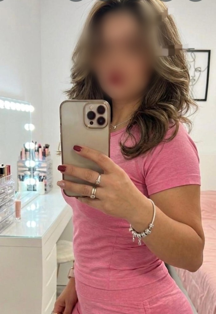 ELEGANTE, ATRACTIVA, MORBOSA Y MUY CACHONDA