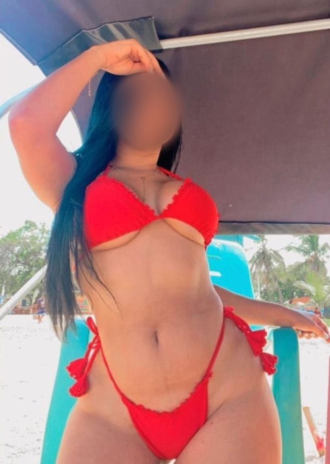 DELICIOSA LATINA IMPLICADA DESEOSA DE PLACER