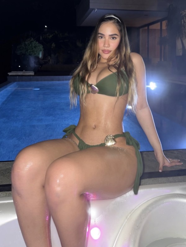 NIA LATÍNA CALIENTE Y FOGOSA LLENA DE PLACER